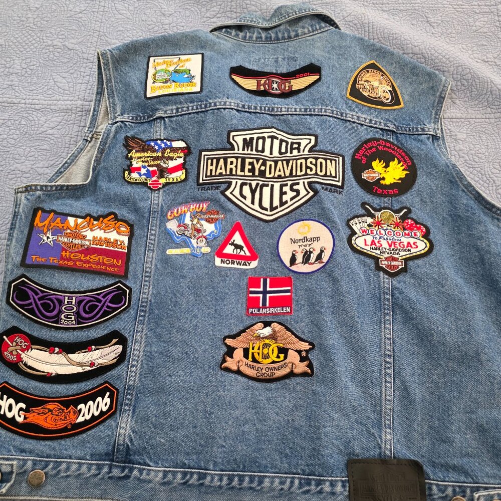 HARLEY DAVIDSON BRAND SLEEVELESS DENIM VEST SIZE XL WITH PATCHES STARTING 2001